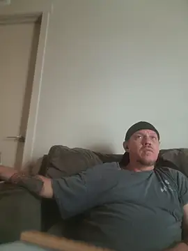 Snapshot of yourMasterisBored chatting on April 6, 2026, 4:52 pm yourMasterisBored online show from April 6, 2026, 4:52 pm