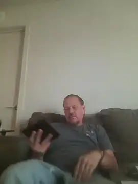 Snapshot of yourMasterisBored chatting on March 29, 2026, 2:41 pm yourMasterisBored online show from March 29, 2026, 2:41 pm