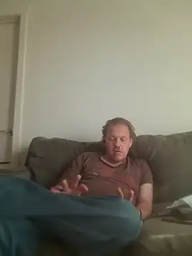 Snapshot of yourMasterisBored chatting on April 3, 2026, 2:34 pm yourMasterisBored online show from April 3, 2026, 2:34 pm