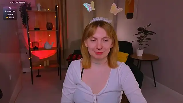 Snapshot of susie_miu chatting on April 19, 2026, 9:28 pm susie miu online show from April 19, 2026, 9:28 pm