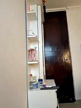 Mia Lauryn online show from April 1, 2026, 1:41 pm