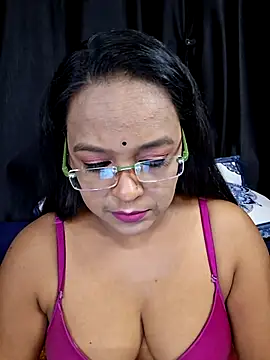 hornyrosy321 online show from June 21, 2026, 5:19 pm