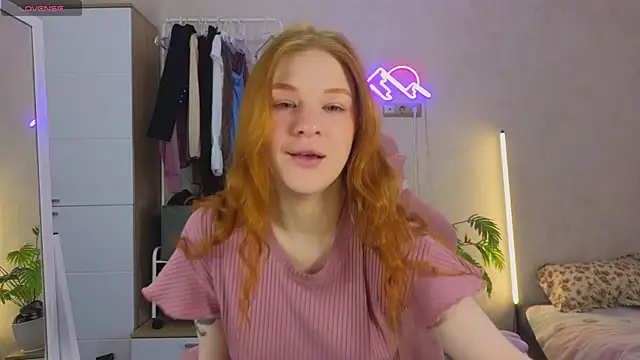 GoldenSunBunny online show from April 17, 2026, 8:28 am