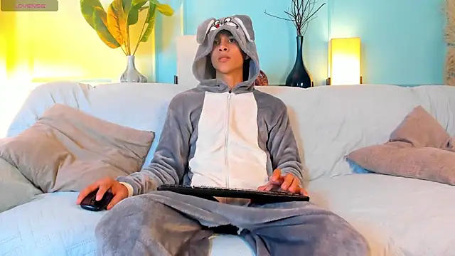 Snapshot of Cheys_Mast chatting on April 14, 2026, 7:30 pm Cheys Mast online show from April 14, 2026, 7:30 pm