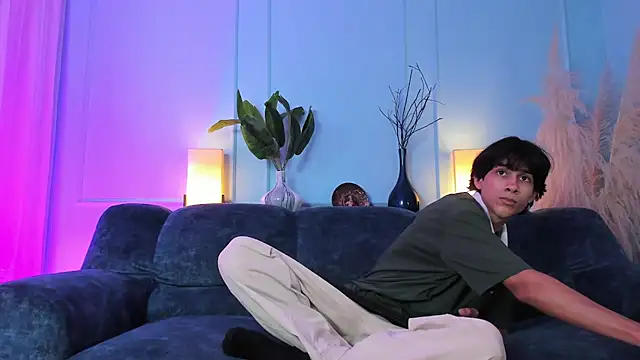 Snapshot of Cheys_Mast chatting on March 16, 2026, 7:05 pm Cheys Mast online show from March 16, 2026, 7:05 pm