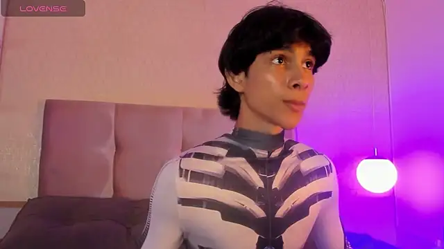 Snapshot of Cheys_Mast chatting on April 12, 2026, 6:00 pm Cheys Mast online show from April 12, 2026, 6:00 pm