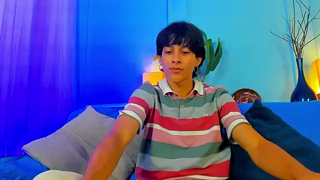 Snapshot of Cheys_Mast chatting on March 27, 2026, 6:42 pm Cheys Mast online show from March 27, 2026, 6:42 pm