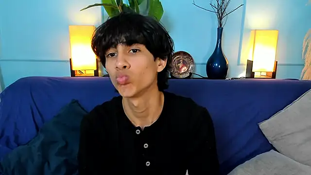 Snapshot of Cheys_Mast chatting on March 22, 2026, 7:37 pm Cheys Mast online show from March 22, 2026, 7:37 pm