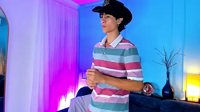 Snapshot of Cheys_Mast chatting on March 15, 2026, 3:41 pm Cheys Mast online show from March 15, 2026, 3:41 pm