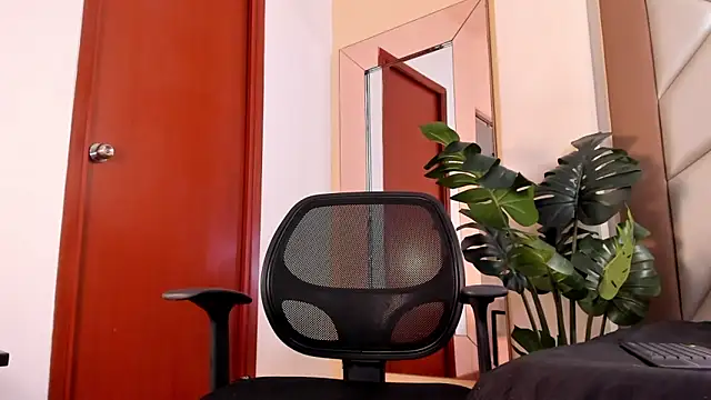 Allison Owenns online show from April 10, 2026, 5:03 am