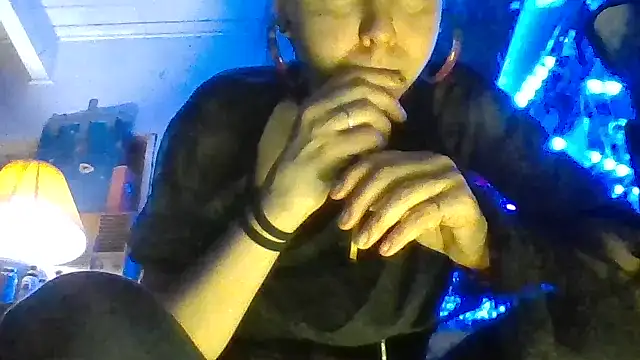 Snapshot of Ambionce chatting on April 1, 2026, 8:26 am Ambionce online show from April 1, 2026, 8:26 am