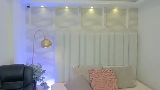 juli carther online show from April 17, 2026, 12:19 pm