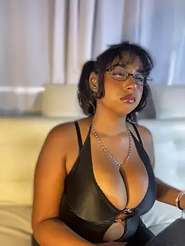 Snapshot of SamaraDesire chatting on April 8, 2026, 8:21 pm SamaraDesire online show from April 8, 2026, 8:21 pm