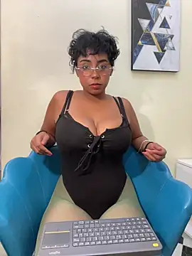 Snapshot of SamaraDesire chatting on April 12, 2026, 7:50 pm SamaraDesire online show from April 12, 2026, 7:50 pm