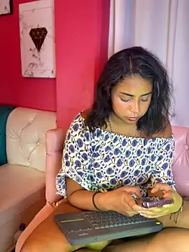 Snapshot of SamaraDesire chatting on April 5, 2026, 1:40 pm SamaraDesire online show from April 5, 2026, 1:40 pm