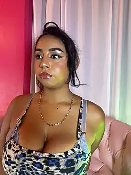 Snapshot of SamaraDesire chatting on April 6, 2026, 8:10 pm SamaraDesire online show from April 6, 2026, 8:10 pm