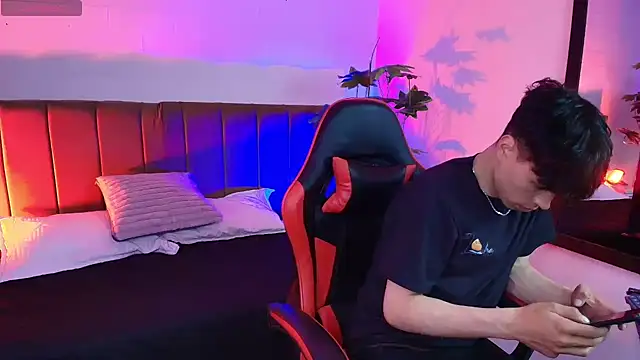 Andreew Style online show from April 17, 2026, 8:22 pm