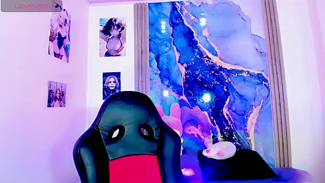 Snapshot of blonde_queen- chatting on April 11, 2026, 8:23 pm blonde queen- online show from April 11, 2026, 8:23 pm