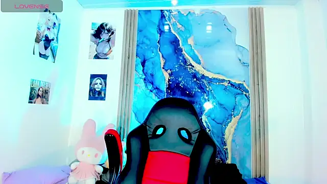 Snapshot of blonde_queen- chatting on April 14, 2026, 8:25 pm blonde queen- online show from April 14, 2026, 8:25 pm