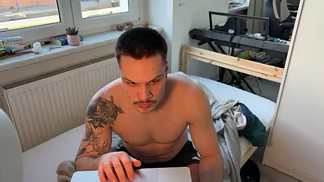 rommmika online show from April 8, 2026, 4:41 pm