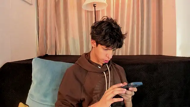 Snapshot of Ethan_qop chatting on May 21, 2026, 11:07 am Ethan qop online show from May 21, 2026, 11:07 am