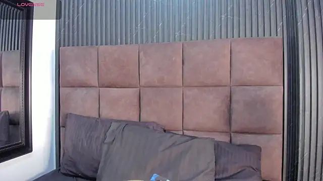 Candy Charls online show from May 25, 2026, 6:28 pm