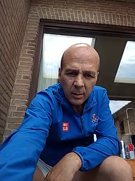Snapshot of Iulian81 chatting on July 6, 2026, 11:06 am Iulian81 online show from July 6, 2026, 11:06 am
