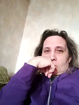 KatieLove133 online show from April 18, 2026, 8:27 am