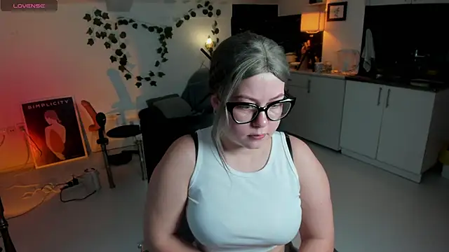 VexaVeylish online show from March 31, 2026, 4:09 pm