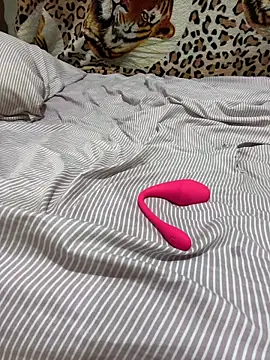 Hopeluna online show from March 27, 2026, 8:26 am