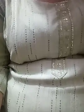 Snapshot of Gujju_bhabhi69 chatting on May 17, 2026, 4:01 am Gujju bhabhi69 online show from May 17, 2026, 4:01 am