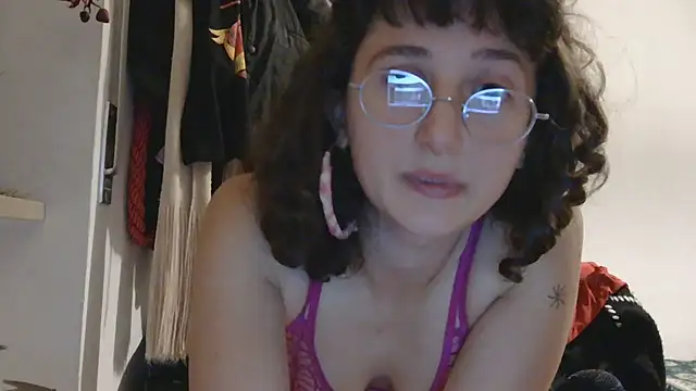 antoniettamaria online show from April 15, 2026, 9:15 pm