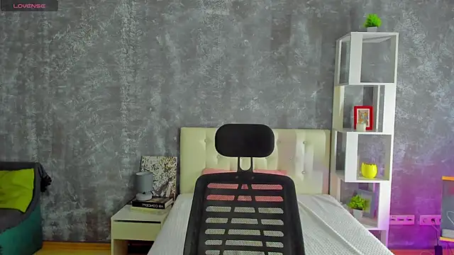 Shiny Liss online show from May 12, 2026, 1:35 am