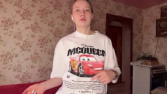 EleneShedden online show from March 29, 2026, 1:57 pm