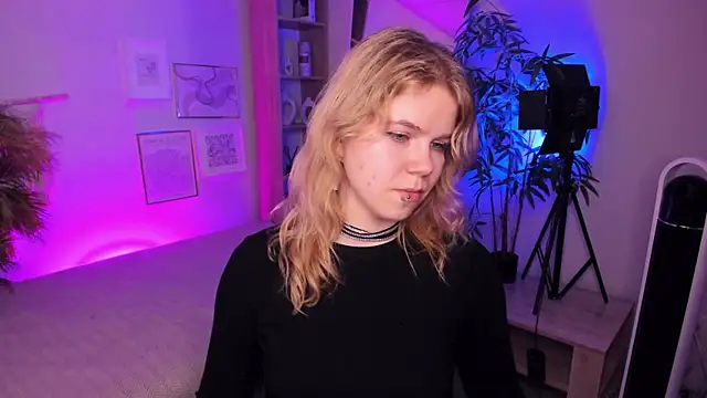 ElizabethVane online show from May 17, 2026, 5:24 pm