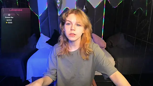 ElizabethVane online show from April 14, 2026, 5:45 am