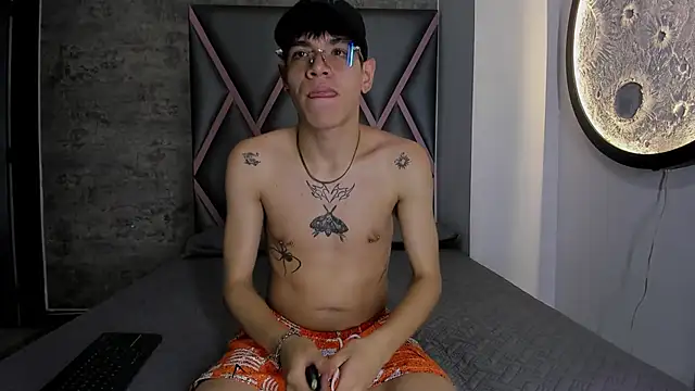 Bennet-Grayy online show from May 19, 2026, 3:46 am