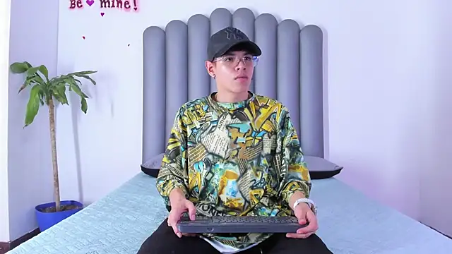Bennet-Grayy online show from May 28, 2026, 4:20 am