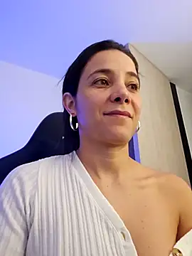 miaeyex online show from April 17, 2026, 11:57 am