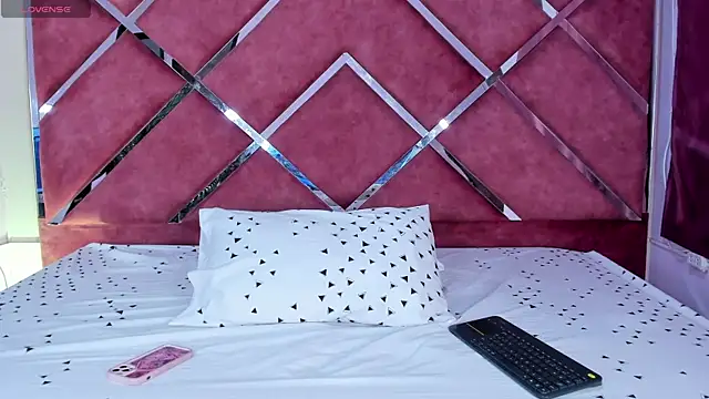 Megan Dangelo online show from April 19, 2026, 12:28 pm