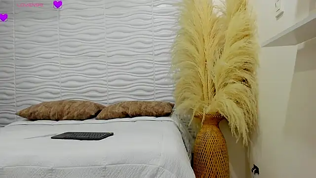 AlondraSoomer online show from May 21, 2026, 5:16 am
