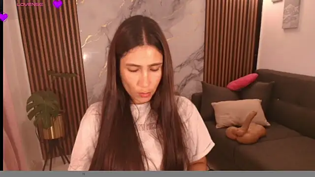 LucyBecker online show from April 1, 2026, 12:24 am