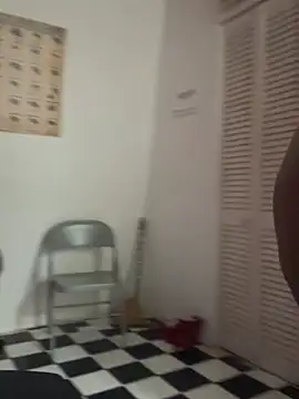 Snapshot of TSROYALE7527 chatting on April 1, 2026, 5:43 pm TSROYALE7527 online show from April 1, 2026, 5:43 pm