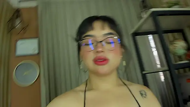 Snapshot of Mini_Rouse chatting on April 4, 2026, 12:12 pm Mini Rouse online show from April 4, 2026, 12:12 pm