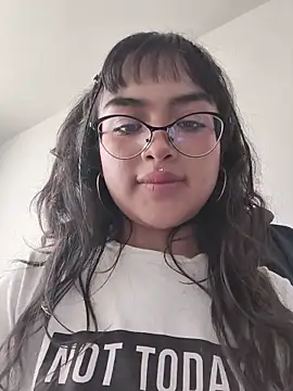 Snapshot of Mini_Rouse chatting on April 15, 2026, 7:58 pm Mini Rouse online show from April 15, 2026, 7:58 pm