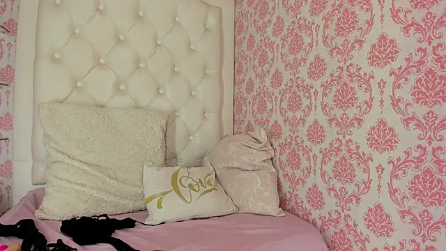 Snapshot of Mini_Rouse chatting on April 14, 2026, 12:10 pm Mini Rouse online show from April 14, 2026, 12:10 pm