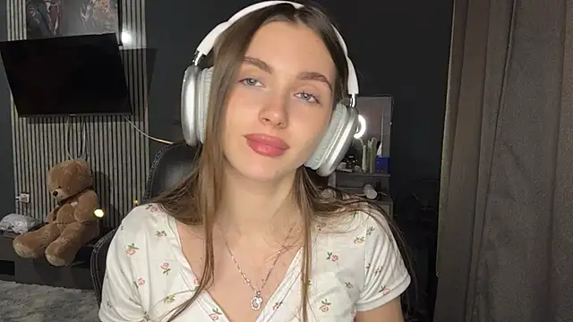 Veluxe online show from April 6, 2026, 4:30 pm