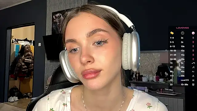 Veluxe online show from March 31, 2026, 3:14 pm