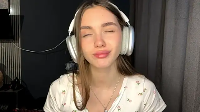 Veluxe online show from April 7, 2026, 2:52 pm