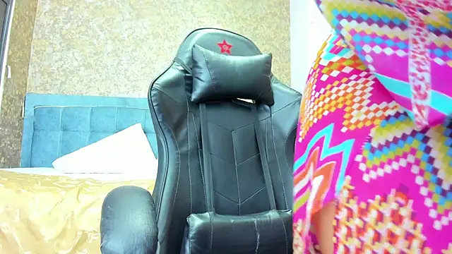 Snapshot of IsaSkinny chatting on April 13, 2026, 7:51 pm IsaSkinny online show from April 13, 2026, 7:51 pm